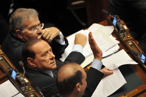 Silvio Berlusconi parla a Monti: "Basta tasse oppure andremo al voto"