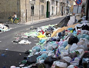 Campania e rifiuti: ancora 11 mesi di agonia