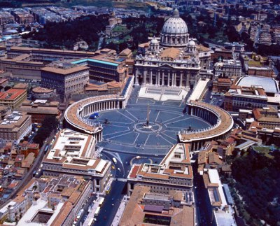 Fioretto per il Papa-Day: le chiavi di San Pietro a Mastella e ai politici italiani