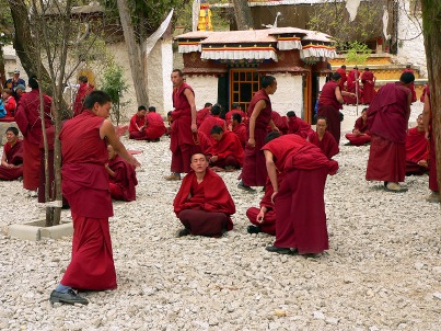 Tibet in rivolta. Pechino usa la forza e intima la resa. La questione dei punti di vista