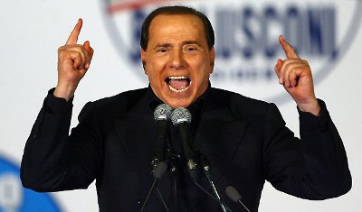 Berlusconi colpito al comizio
