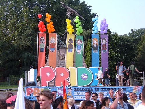 Gay pride mini una volta al mese a Roma