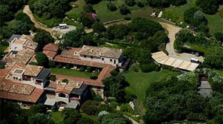 Terremotato richiede ospitalità a Villa Certosa