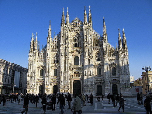 Giovane: suicidio dal tetto del Duomo di Milano