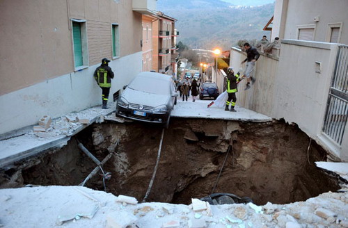 Terremoto Abruzzo, protesta contro il ripristino delle tasse