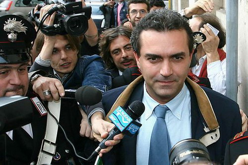 De Magistris: "Lodo? Una provocazione. Berlusconi va sconfitto politicamente"