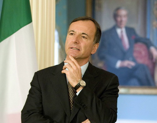 Frattini: "Body scanner sono lo strumento più sicuro"
