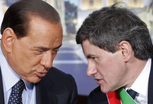 Governo, il piano Berlusconi - Alemanno per la fiducia parlamentare