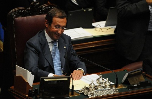 Il Governo Berlusconi ha la fiducia: 342 sì. Numeri e dichiarazioni di voto. Finiani e MpA decisivi