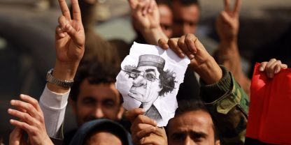 Libia, i ribelli si dirigono verso Tripoli. Gheddafi: "Sono sostenuti da Al Qaeda".