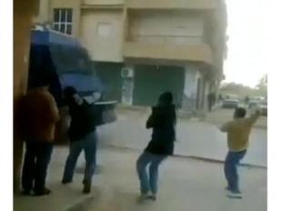 Libia, altri scontri a Tripoli. Mandato d' arresto per Gheddafi
