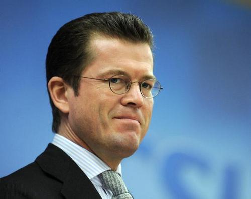 Germania: Guttenberg  rassegna le dimissioni