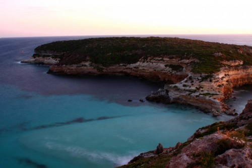 Molti italiani non andrebbe in vacanza a Lampedusa nemmeno gratis. Tu che faresti?