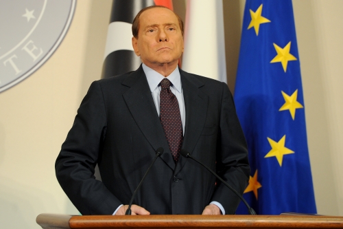 Berlusconi incontra Napolitano e Bossi ma dice: "Non mi dimetto"