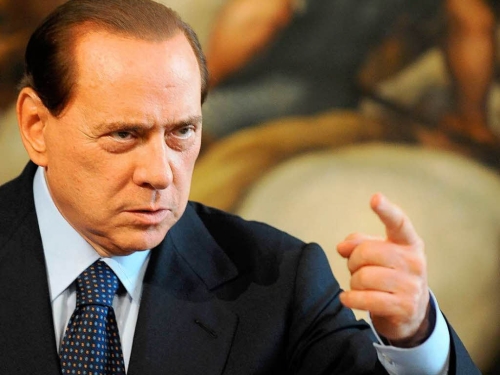 I pm a Berlusconi: "Si presenti o accompagnamento coatto". Interrogato Ghedini