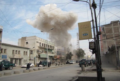 Esplosioni a Kabul, Nato sotto attacco