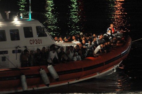 Lampedusa, nuovi sbarchi. In arrivo cento migranti