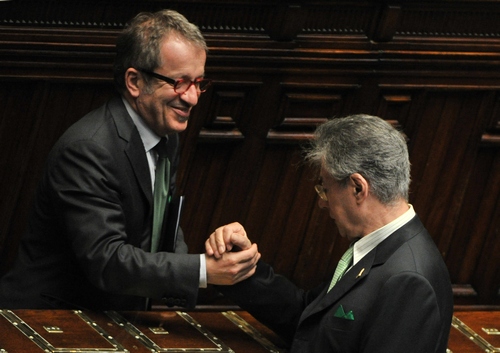 Maroni a Bossi: "Cacciamo chi mi vuole cacciare via dalla lega"