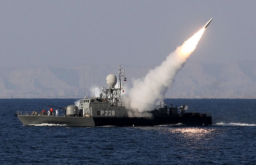 Foto del lancio del missile a lungo raggio terra-terra Nour (Luce)