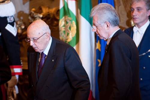 Nella manovra Monti, Napolitano, chiede "più ammortizzatori sociali"
