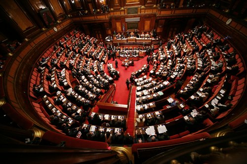 Renzi incassa la fiducia al Senato sul Jobs Act