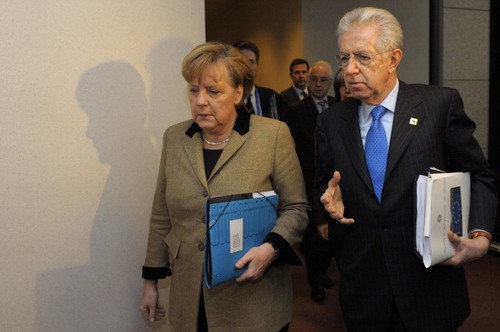 Monti prima a Bruxelles e poi a Roma con Angela Merkel