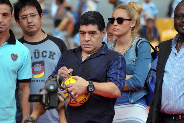 Maradona incendia il mondo della politica 