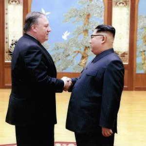 Lo storico incontro tra le due Coree e la denuclearizzazione. Piantato il pino della pace
